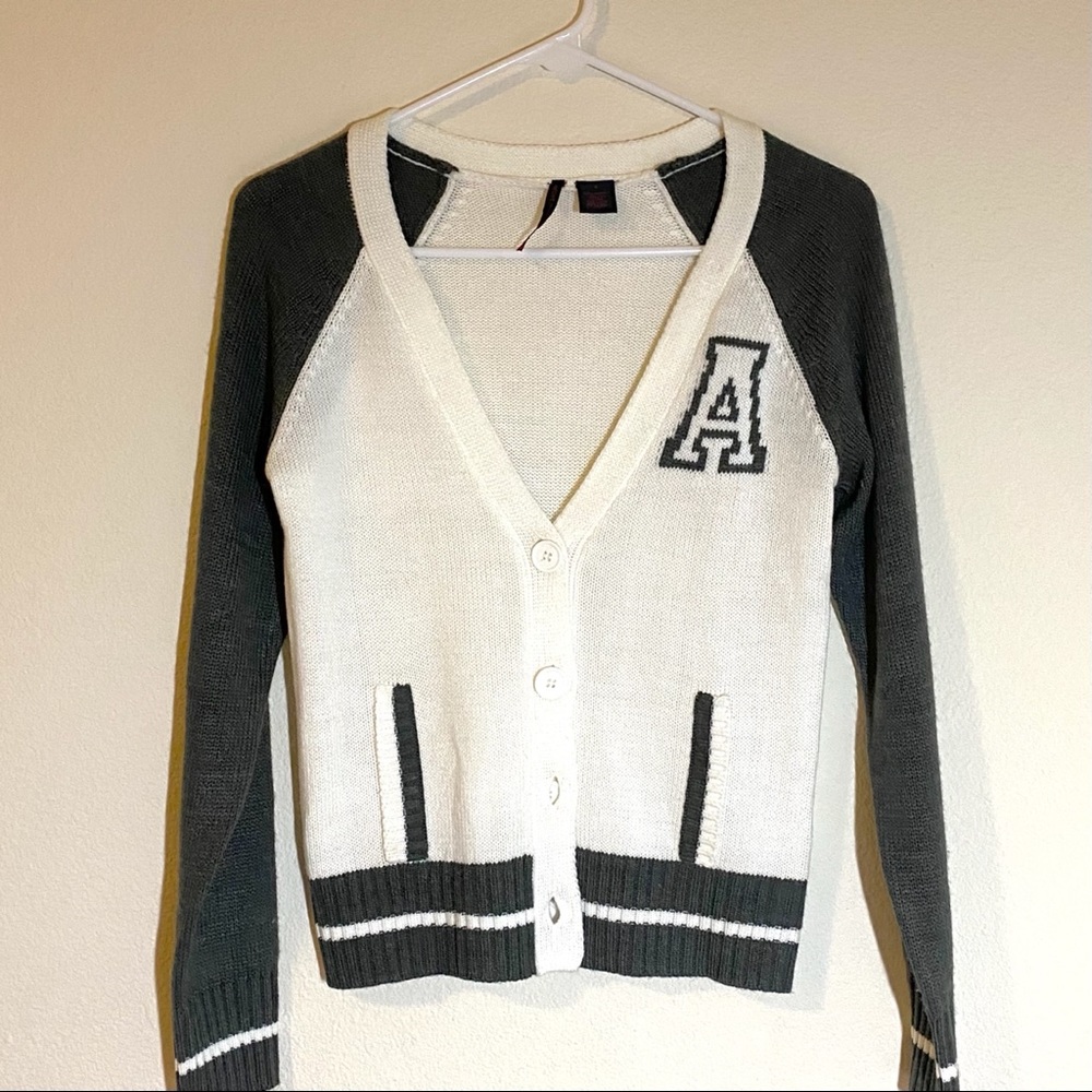 Heart-N-crush color blocked gray cardigan size S